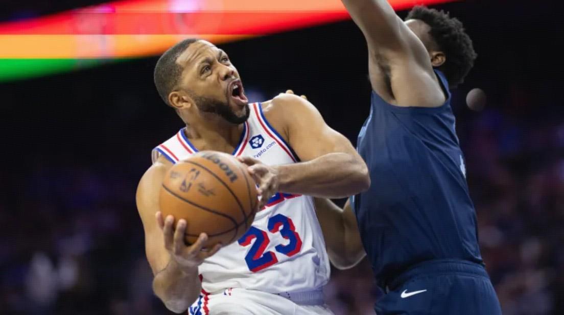 记者：灰熊已裁掉交易得来的埃里克-戈登；他将进入买断市场