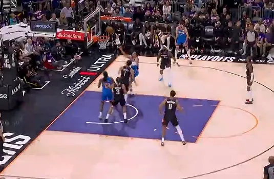 c7娱乐下载-麦凯恩突破欧洲步上篮得手，替补登场5中3已贡献7分